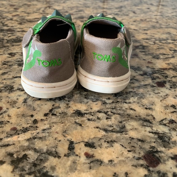 TOMS Dinosaur Slip On Shoes - Size 5T - Picture 4 of 6